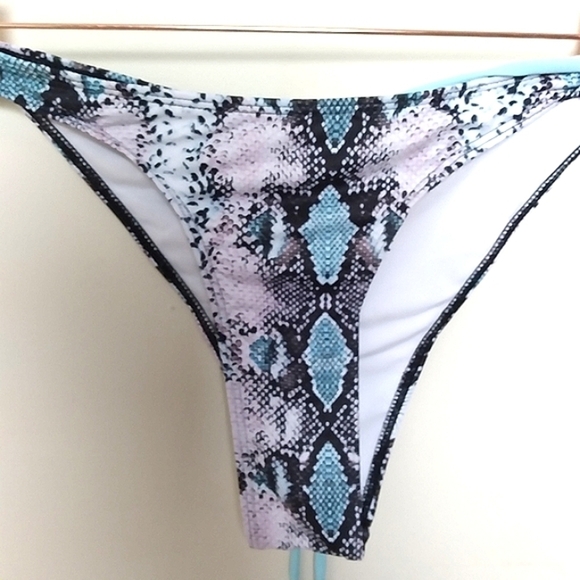 Shein Blue and Black High Cut Snake Skin Print Bikini Bottoms Size Large - Picture 1 of 6